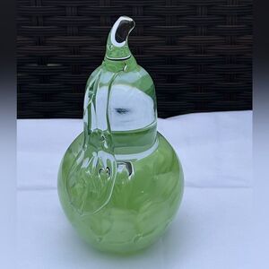 EUC St Clair pale Green Pear Paperweight